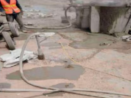 宁化水泥混凝土路面板底注浆技术 路面脱空注浆整治方案