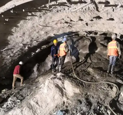 宁化拱顶带模注浆料的施工流程及注意事项